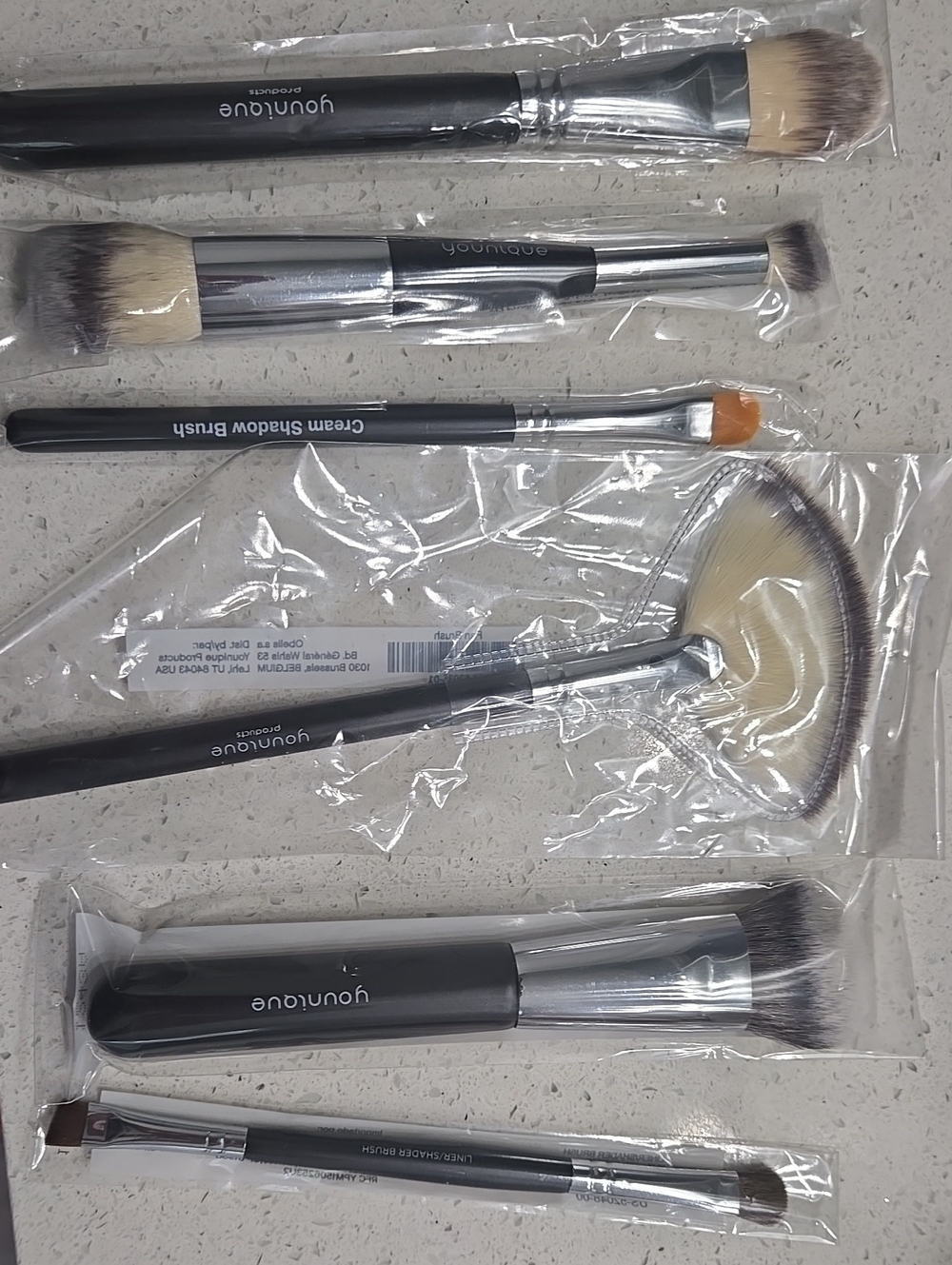 Younique Black Multi-Piece Makeup Brush Set